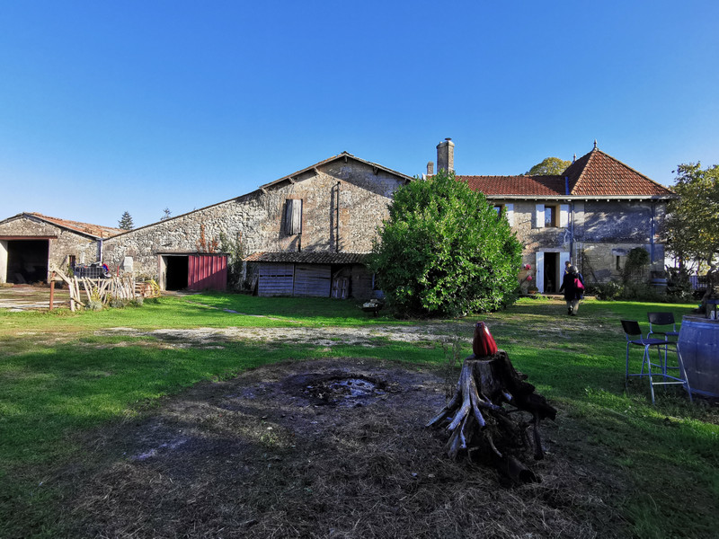 French property for sale in Saint-André-de-Cubzac, Gironde - €499,000 - photo 3
