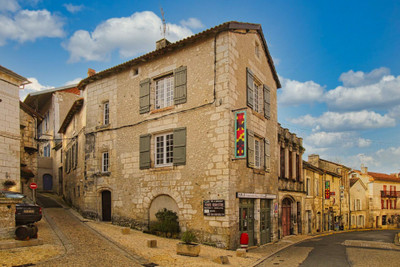 Maison à vendre à Bourdeilles, Dordogne, Aquitaine, avec Leggett Immobilier