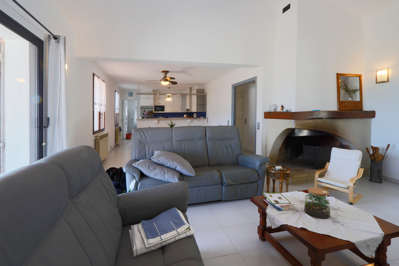French property for sale in Saint-Saturnin-lès-Apt, Vaucluse - €477,000 - photo 3