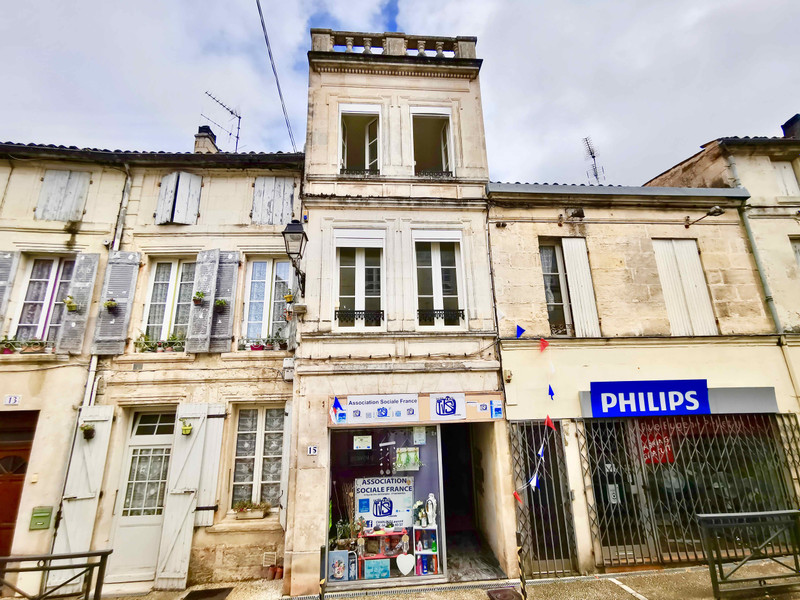 House for sale in Saintes CharenteMaritime Apartment building with 4 flats and commercial