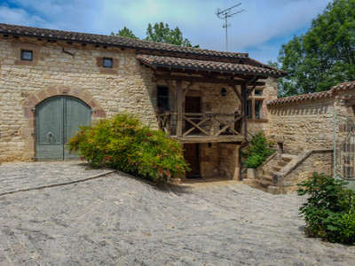 5-Hectare Estate with 220m² House, Pool, 80m² Guest Cottage, Professional and Leisure Spaces, Historic Charm

