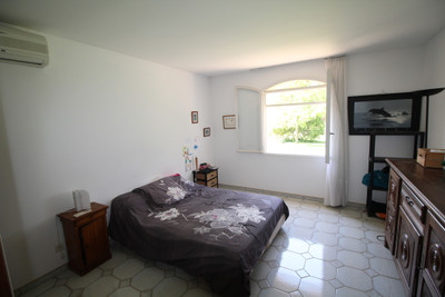 French property for sale in Le Val, Var - €667,800 - photo 5
