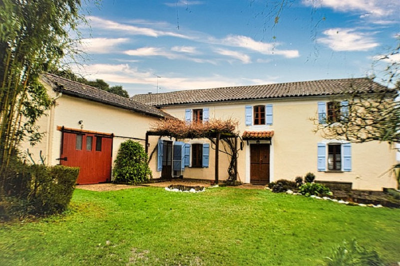 House for sale in Goux Gers Pretty farmhouse with newly renovated 2