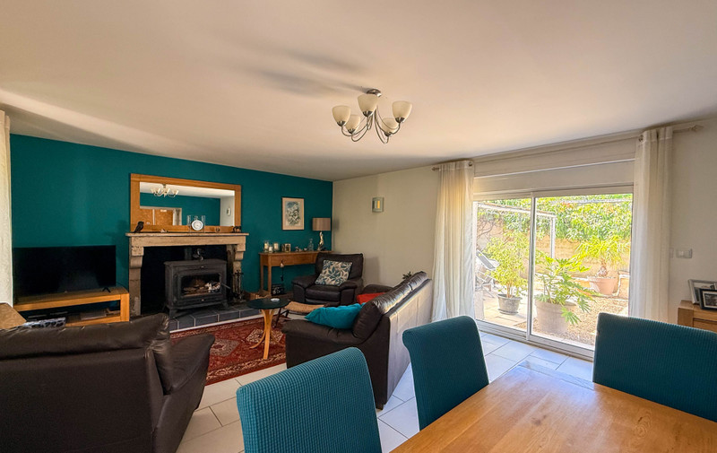 French property for sale in Saint-Mandé-sur-Brédoire, Charente-Maritime - €282,500 - photo 1