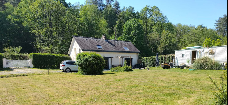 French property for sale in Saint-Jean-sur-Mayenne, Mayenne - €249,999 - photo 0