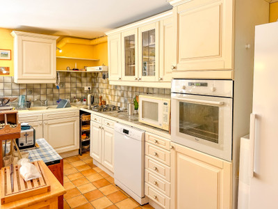 French property for sale in Saintes, Charente-Maritime - €249,950 - photo 5