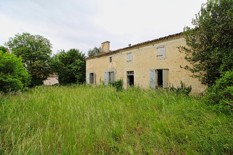 Maison à vendre à Oradour, Charente - 66 600 € - photo 1