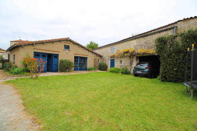 French property for sale in Villiers-Couture, Charente-Maritime - €187,000 - photo 1