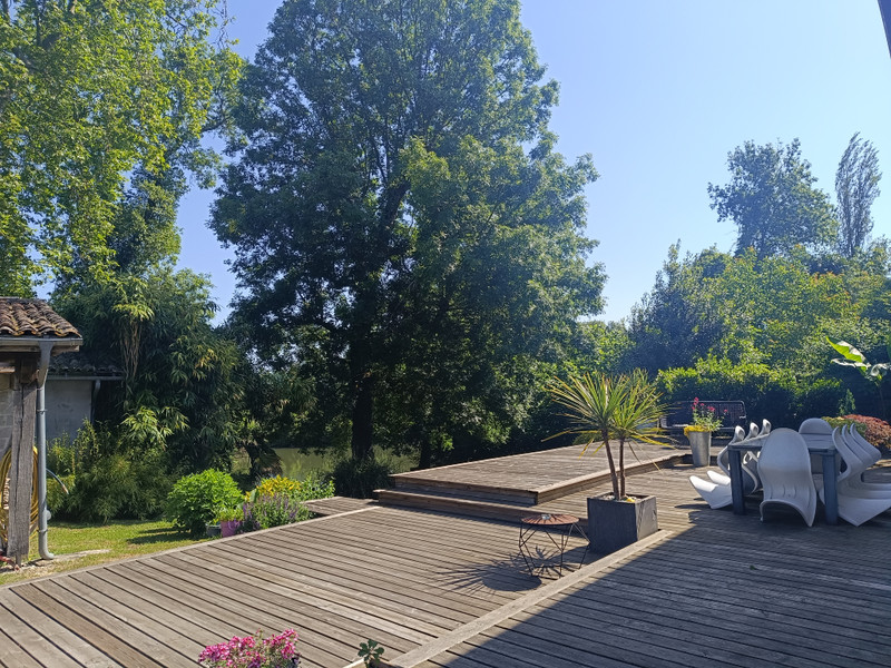 French property for sale in Saint-Seurin-sur-l'Isle, Gironde - €445,000 - photo 1