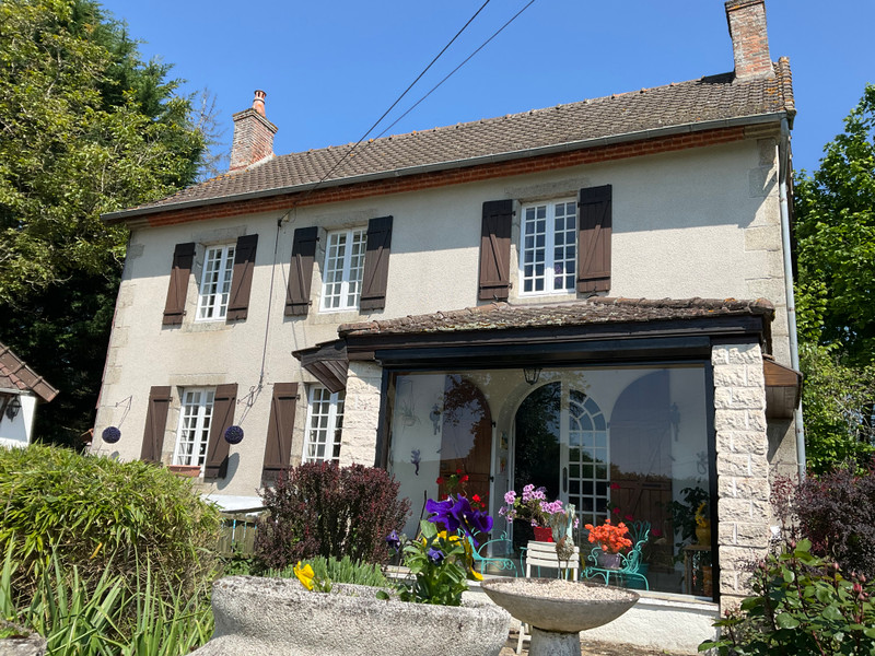 Maison à vendre à Bord-Saint-Georges, Creuse - 136.250 € - photo 1