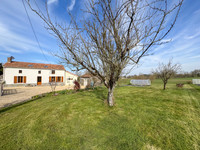Maison à vendre à La Chapelle-Saint-Laurent, Deux-Sèvres - 215.000 € - photo 11
