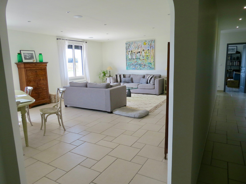 French property for sale in Saint-Savinien, Charente-Maritime - €318,000 - photo 2