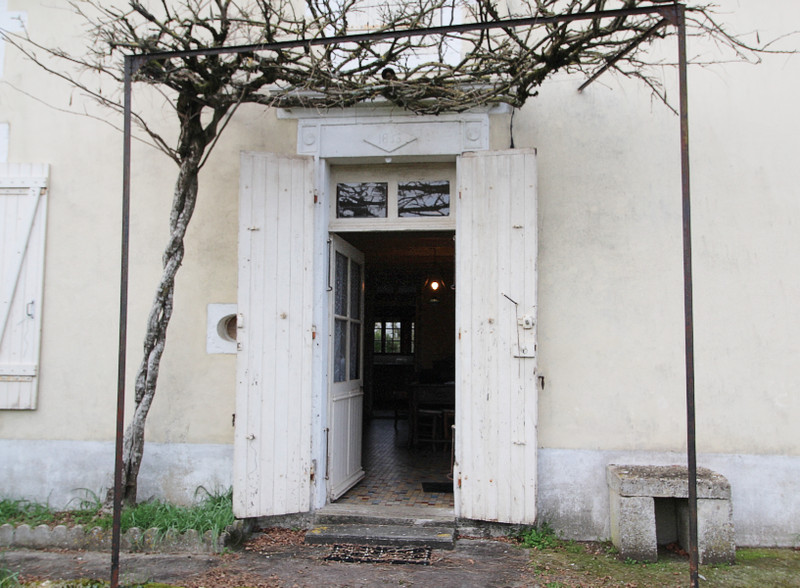 French property for sale in Néré, Charente-Maritime - €114,450 - photo 2