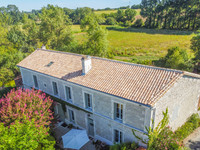 Propriété à vendre à Asnières-sur-Nouère, Charente - 483 000 € - photo n°1
