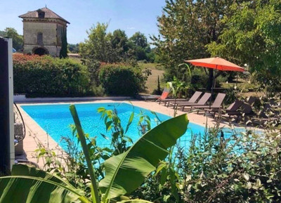 Stunning 6/8 bed manor house situated in over 17000m² of lovely gardens with extensive outbuildings and pool