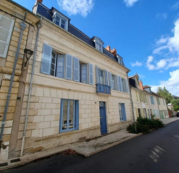 French property for sale in La Charite Sur Loire, Nièvre - €320,000 - photo 0