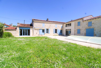 Maison à vendre à Nuaillé-sur-Boutonne, Charente-Maritime, Poitou-Charentes, avec Leggett Immobilier