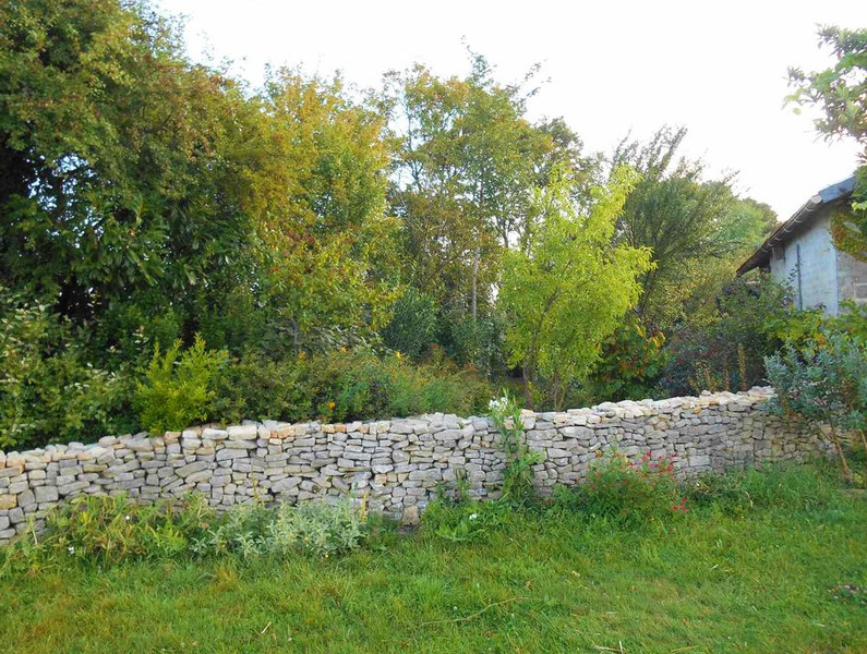 French property for sale in Saleignes, Charente-Maritime - &#8364;90,000 - photo 9