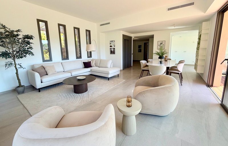 French property for sale in Mougins, Alpes-Maritimes - €2,390,000 - photo 2