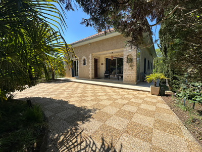 Maison à vendre à Javerlhac-et-la-Chapelle-Saint-Robert, Dordogne, Aquitaine, avec Leggett Immobilier