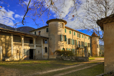 chateau à vendre à Provence-Côte-D'Azur (Provence - Alpes - Côte d'Azur)