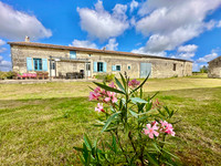 Maison à vendre à Lencloître, Vienne - 255.000 € - photo 1