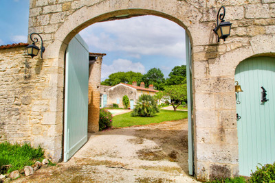 Maison à vendre à Coivert, Charente-Maritime, Poitou-Charentes, avec Leggett Immobilier