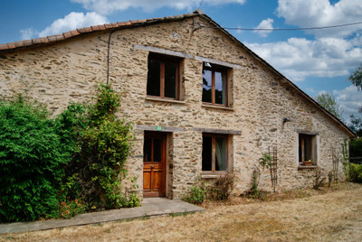Maison à vendre à Saint-Paul-en-Gâtine, Deux-Sèvres, Poitou-Charentes, avec Leggett Immobilier