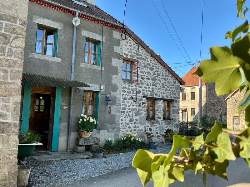 Propriété à vendre à Saint-Pardoux-les-Cards, Creuse - 109 000 €