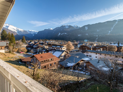 Fully renovated 18th c. farmhouse in the heart of Samoëns, with a separate chalet & garden. Great views.
