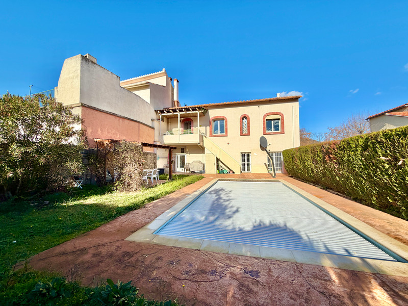 French property for sale in Vinça, Pyrénées-Orientales - €325,000 - photo 1