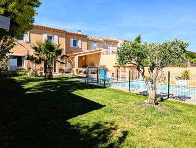 French property for sale in Vedène, Vaucluse - €399,000 - photo 2