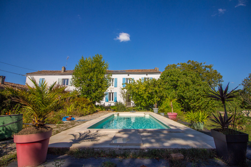 French property for sale in Angoulême, Charente - €374,500 - photo 0