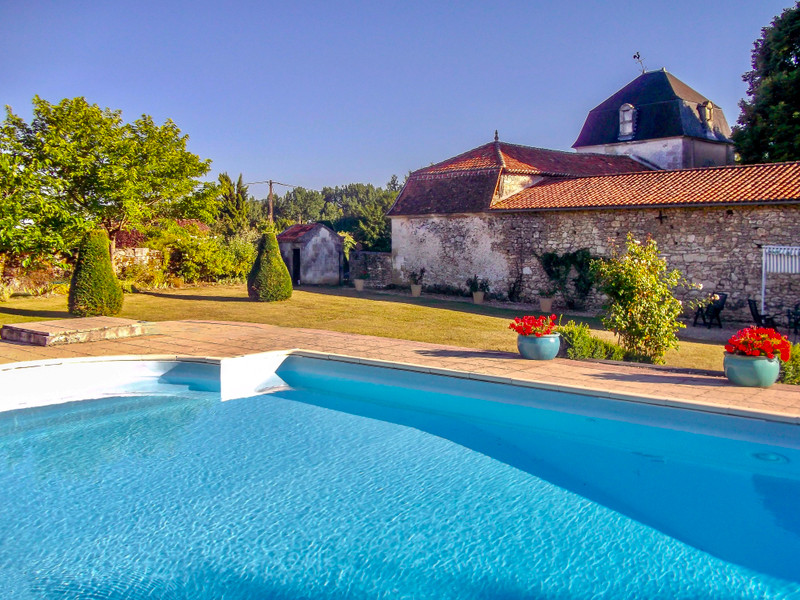 French property for sale in Verteillac, Dordogne - &#8364;895,000 - photo 2