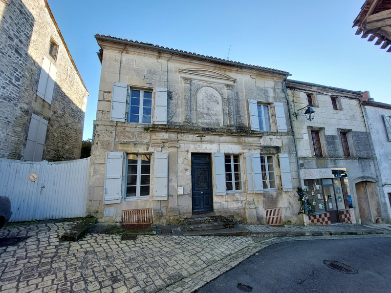 Propriété à vendre à Villebois-Lavalette, Charente - 338 000 €