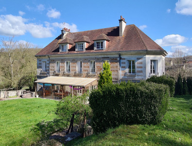 Chateau à vendre à Saint-Pierre-du-Regard, Orne, Basse-Normandie, avec Leggett Immobilier