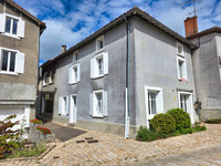 Maison à vendre à Manot, Charente - 99.000 € - photo 1
