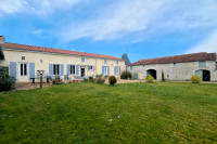 Propriété à vendre à Saint-Félix, Charente - 349 800 € - photo n°1