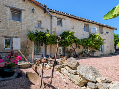 Maison à vendre à Salles-de-Villefagnan, Charente, Poitou-Charentes, avec Leggett Immobilier