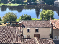 Maison à vendre à Confolens, Charente - 167.400 € - photo 1