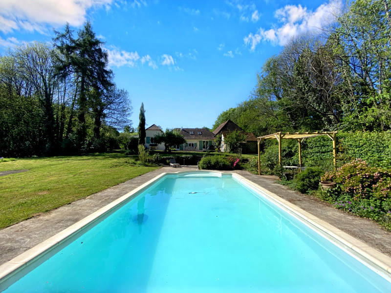 Propriété à vendre à Saint-Sornin-Lavolps, Corrèze - 349 000 €