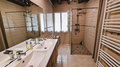 French property for sale in Saint-Martin-de-Laye, Gironde - €327,540 - photo 5