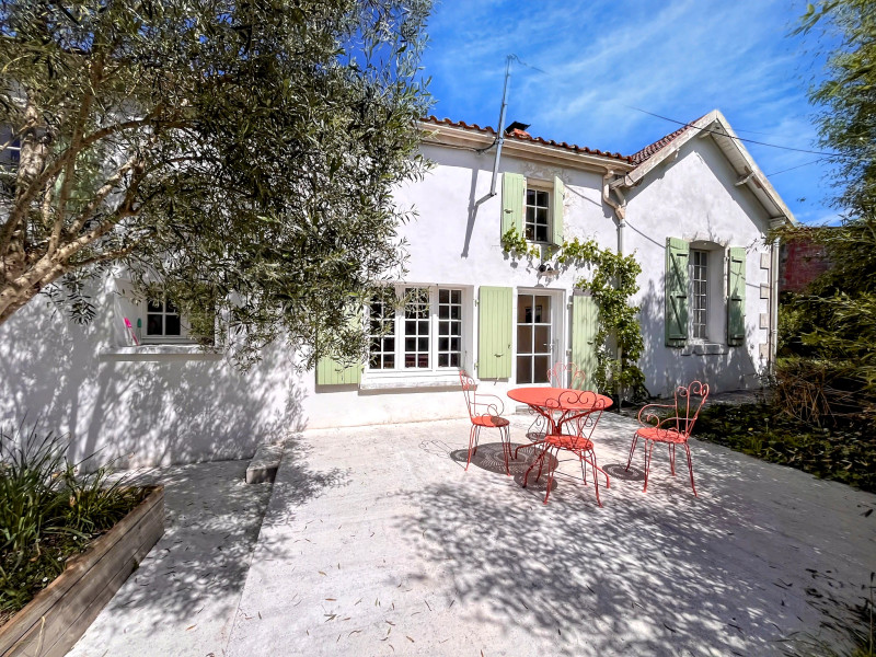 French property for sale in La Ronde, Charente-Maritime - €325,000 - photo 0