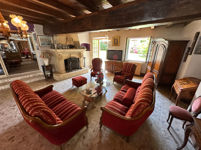 French property for sale in Coteaux-du-Blanzacais, Charente - &#8364;988,000 - photo 5