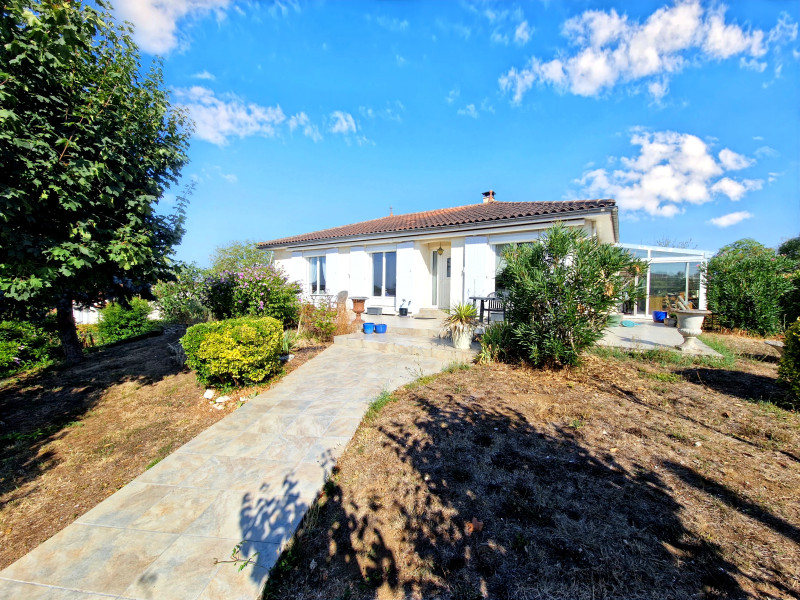 French property for sale in Ruelle-sur-Touvre, Charente - €249,000 - photo 0
