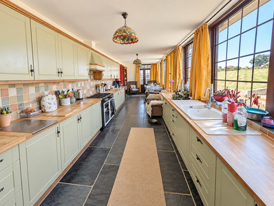 French property for sale in Plévin, Côtes-d'Armor - €815,000 - photo 5