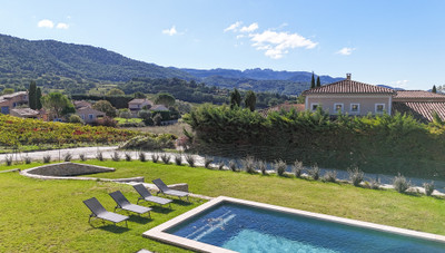 SÉGURET, PROVENCE - Luxury villa with swimming pool, terrace, garden, 3 bedrooms, stunning views, garage