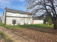 Garage for sale in Noyant-Villages Maine-et-Loire Pays_de_la_Loire