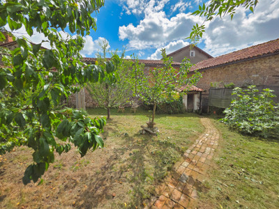 French property for sale in Manot, Charente - €99,000 - photo 9