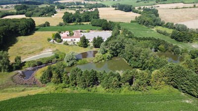 Maison à vendre à Coteaux-du-Blanzacais, Charente, Poitou-Charentes, avec Leggett Immobilier